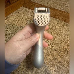 Pampered chef garlic press